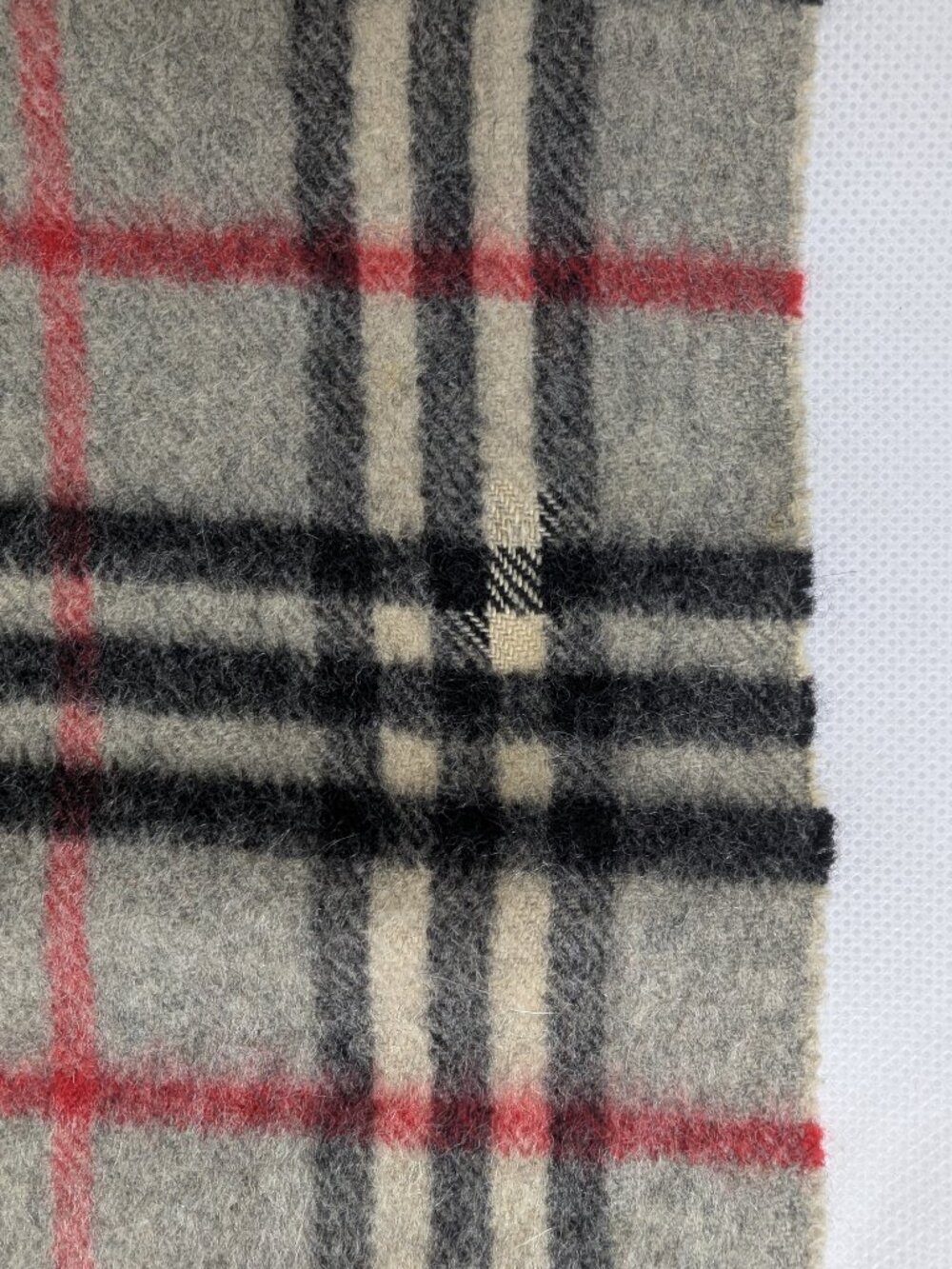 Authentic Burberry 100% Cashmere Nova Check Gray Scarf Unisex - Picture 3 of 8